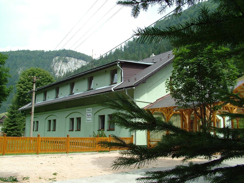 Penzion Borovica Stratená Exteriör bild